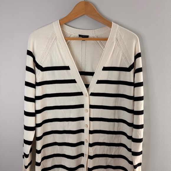Talbot’s women’s white (with black stripes) button down cardigan, size M petite - Picture 5 of 5